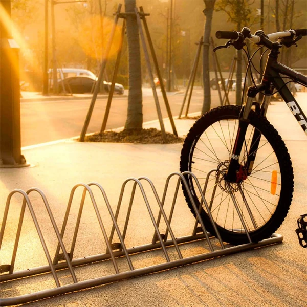 China Hochwertiger Fahrradständer aus grauem Stahl für den Außenbereich oder den Innenbereich Hersteller