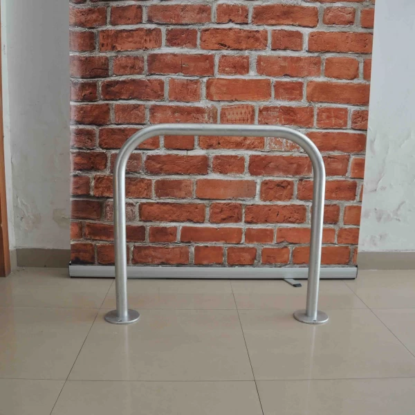 China Suporte de rack de bicicleta invertido em forma de U galvanizado com piso personalizado fabricante