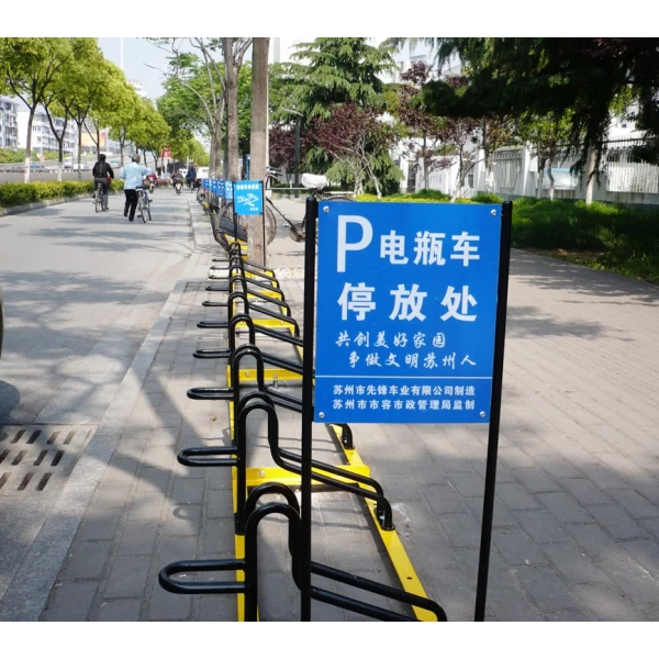 China Vloer gemonteerde hoogwaardige gegalvaniseerde elektrische fietsstandaard voor ruimtebesparing fabrikant