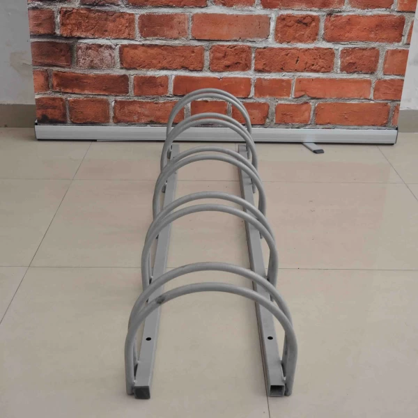 China Outdoor-Möbel Bodenmontierter Fahrradständer aus Metall für 4 Fahrräder Hersteller