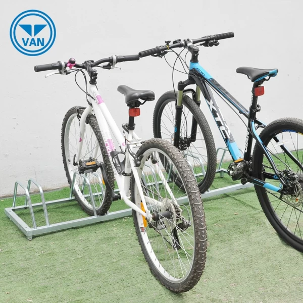China Suporte de exposição montado no assoalho de alumínio popular industrial exterior da cremalheira da bicicleta fabricante