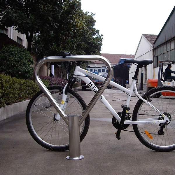 Chine Support de stationnement de vélo en forme de triangle en acier inoxydable fabricant