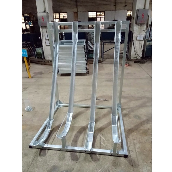 Chine Support semi-vertical pour 5 vélos avec rangement et parking pour l'extérieur fabricant
