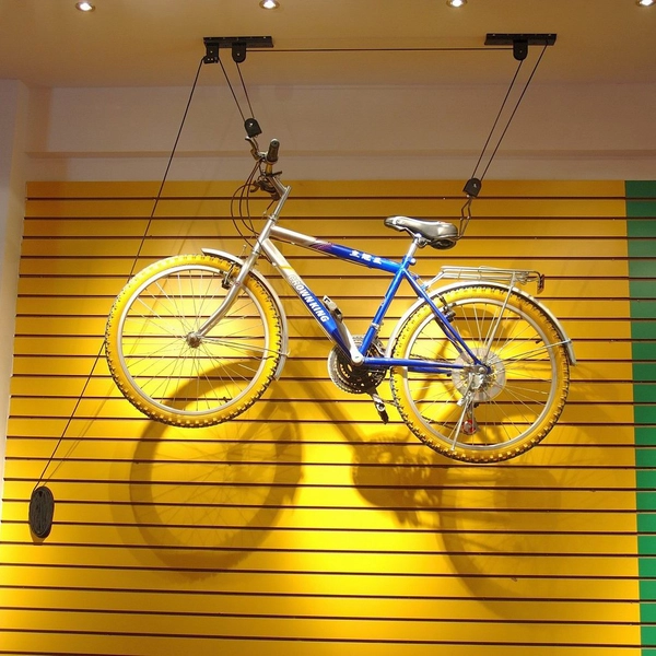 Chine Ascenseur à vélo solide et Durable levage Kayak plafond palan poulie cintre blanchisserie Garage crochet stockage ascenseur fabricant