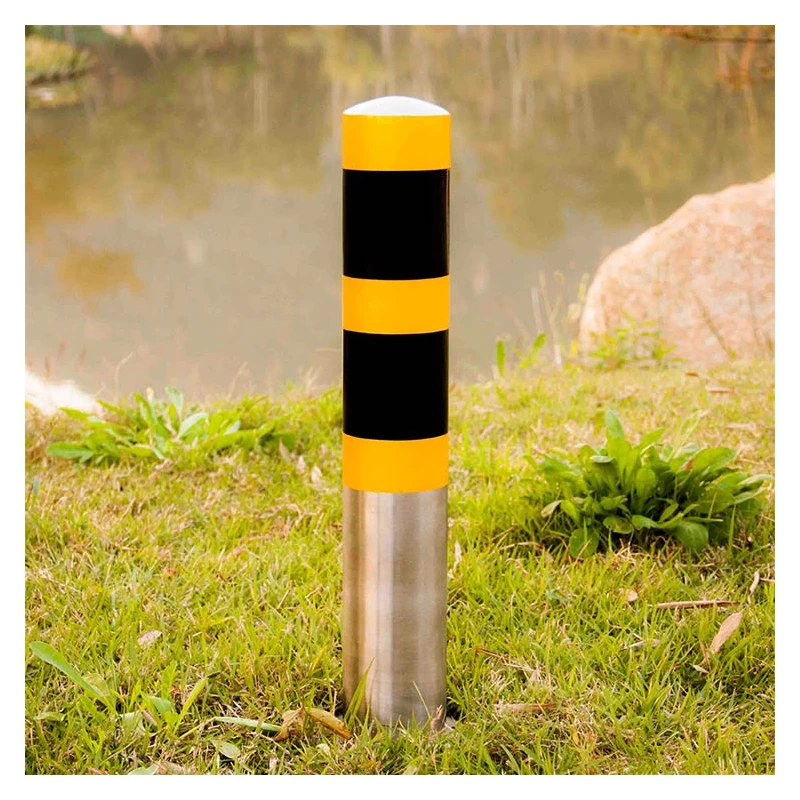 China Pioneer Fixed Street Safety Bollard with Signs on The Top Mooring Bollard manufacturer