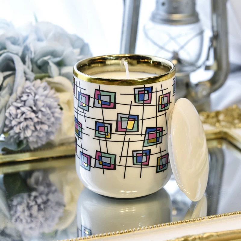 Tarros de vela de cerámica coloreados al por mayor con bloques de color de tapa para decoración del hogar