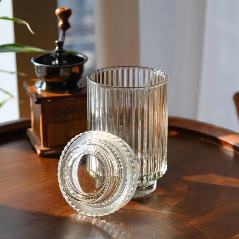 Streifenkerzenglas aus Glas mit Deckel