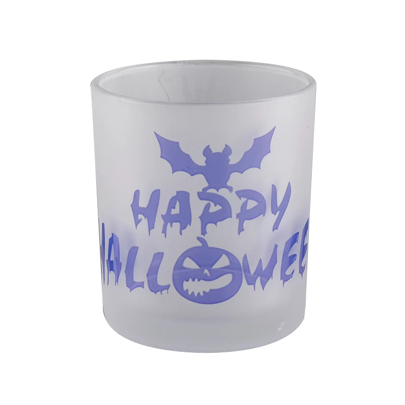 Mga custom na white frosted glass candle jar container na may pattern ng Hallowmas na mga candle holder na pinalamutian ng mga mamamakyaw