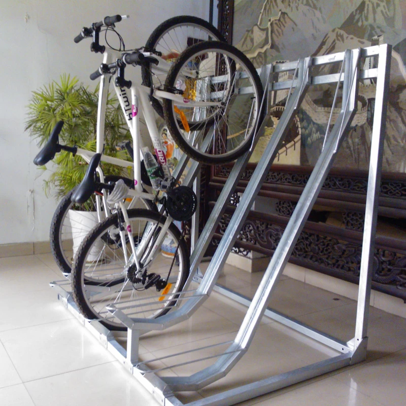 China Kohlenstoff halb vertikaler Fahrrad-Rack im Freien hoch und niedrig Fahrradträger Hersteller