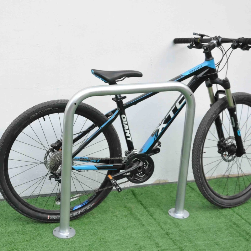 China Kundenspezifischer Boden verzinkt u-förmiger invertierter Fahrradständer Hersteller