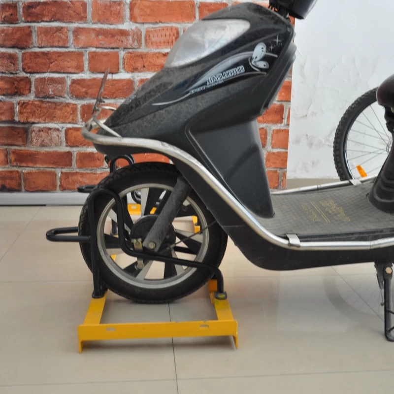 China Floor Mounted High Quality Galvanized Electric Bike Stand for Space Saving manufacturer