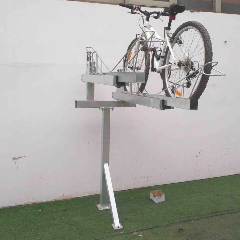China Doppelter Zweidecker-Fahrradpräsentationsständer aus verzinktem Stahl mit mehreren Ebenen Hersteller