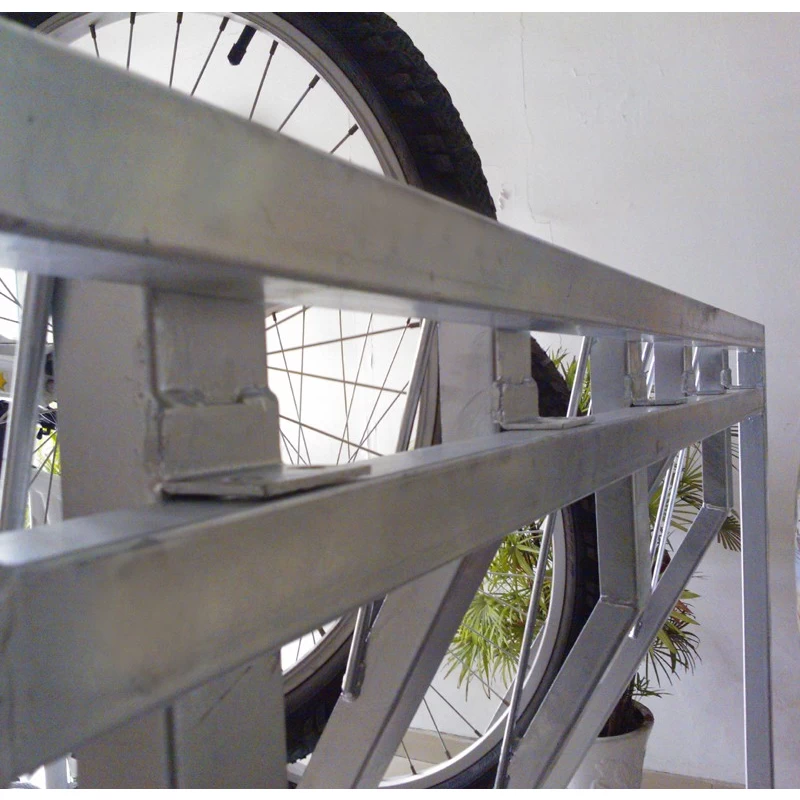 Chine Porte-vélos semi-vertical de vente chaude et stockage de vélo fabricant