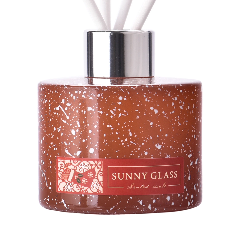 Wholesale custom Christmas brown empty glass diffuser bottles for holiday decorations