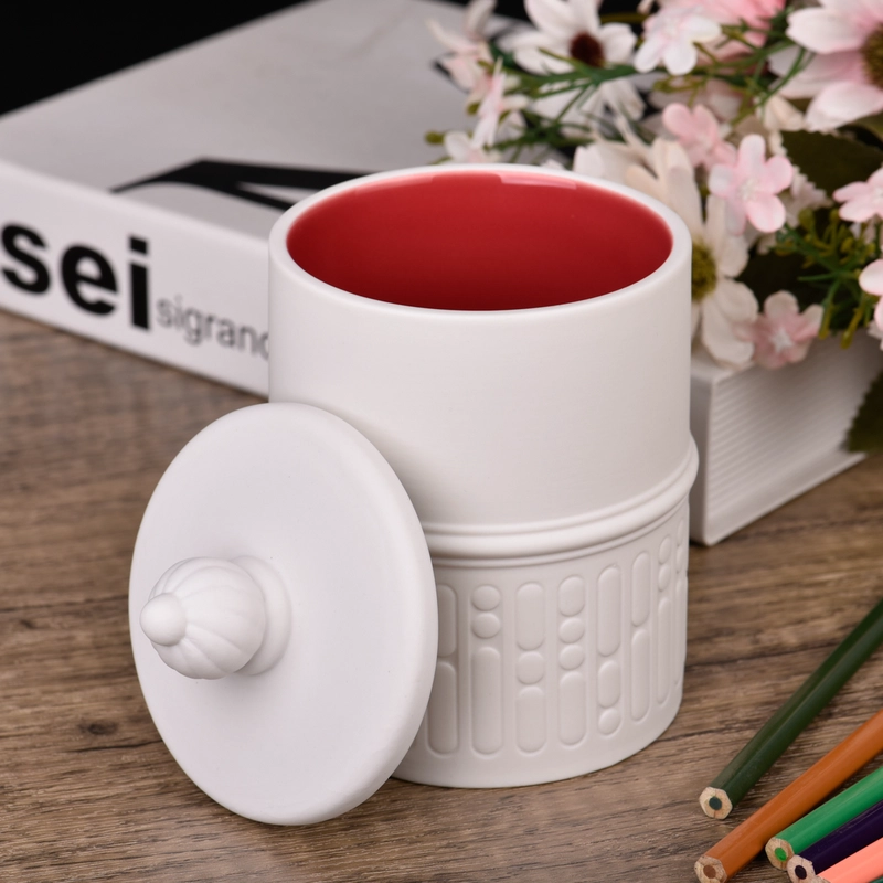 Tsina Pakyawan puting porselana pulang pattern na ceramic candle jar na may takip Manufacturer
