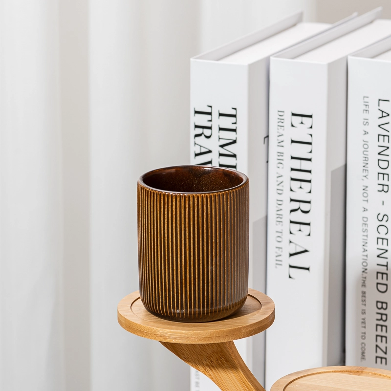Chine Pot de bougie en céramique nervuré vertical brun caramel en gros fabricant