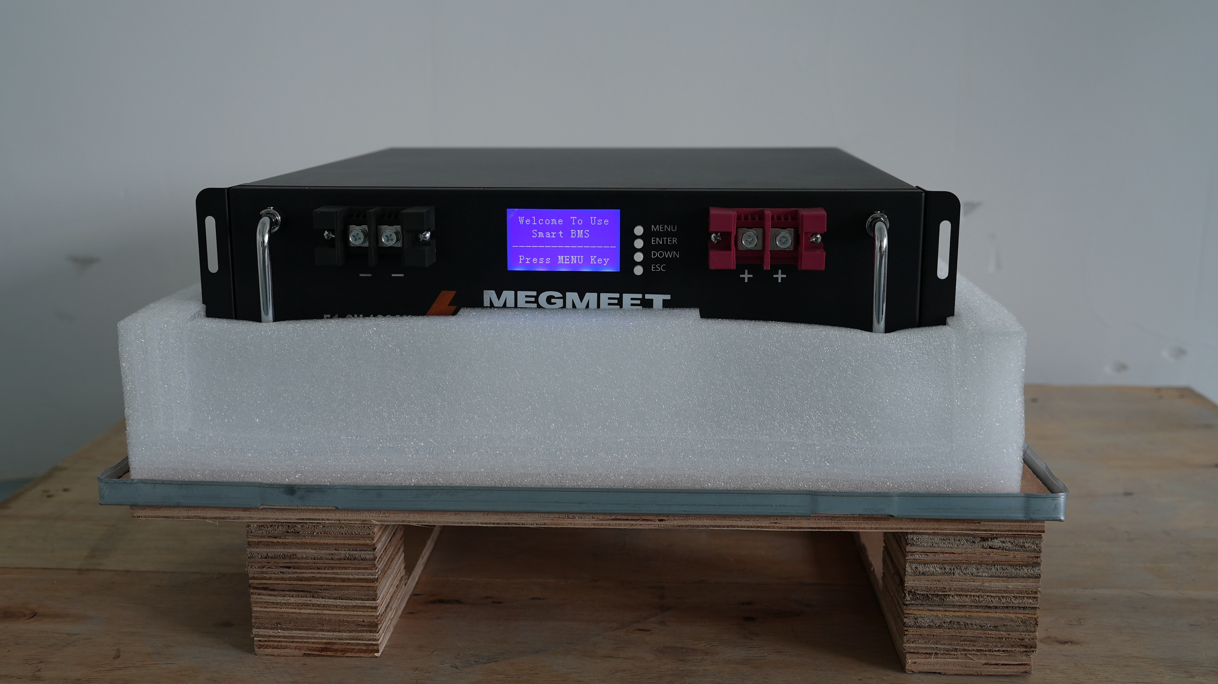 Come manutenzione e manutenzione di batterie al litio montate a portata di rack, quindi estendere la durata di servizio