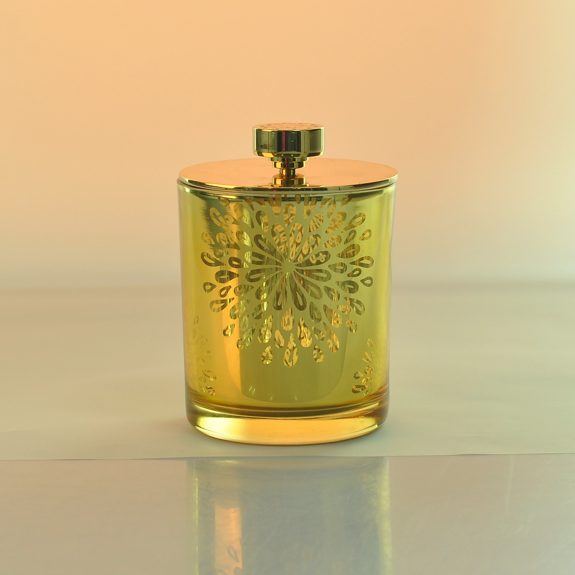 Luxury laser pattern glass candle jar with wooden lids supplier