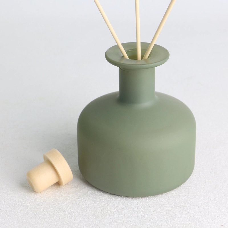 Muti Color Frosted Opaque Sprayed Glass Diffuser Bottle with Wooden Caps