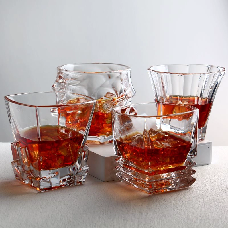 Set di vetro di whisky con fondo con cristallo senza piombo fatto a mano di 4