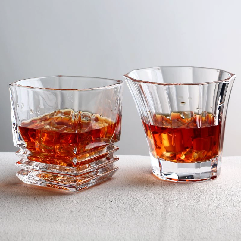 Set di vetro di whisky con fondo con cristallo senza piombo fatto a mano di 4