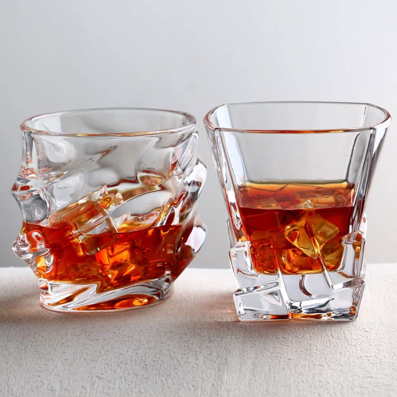 Set di vetro di whisky con fondo con cristallo senza piombo fatto a mano di 4