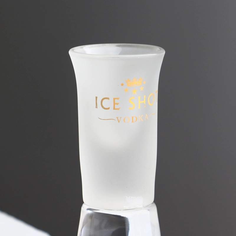 Aangepast logo geprinte wijd uitlopende getinte matig afgewerkte shotglas met zware bodem