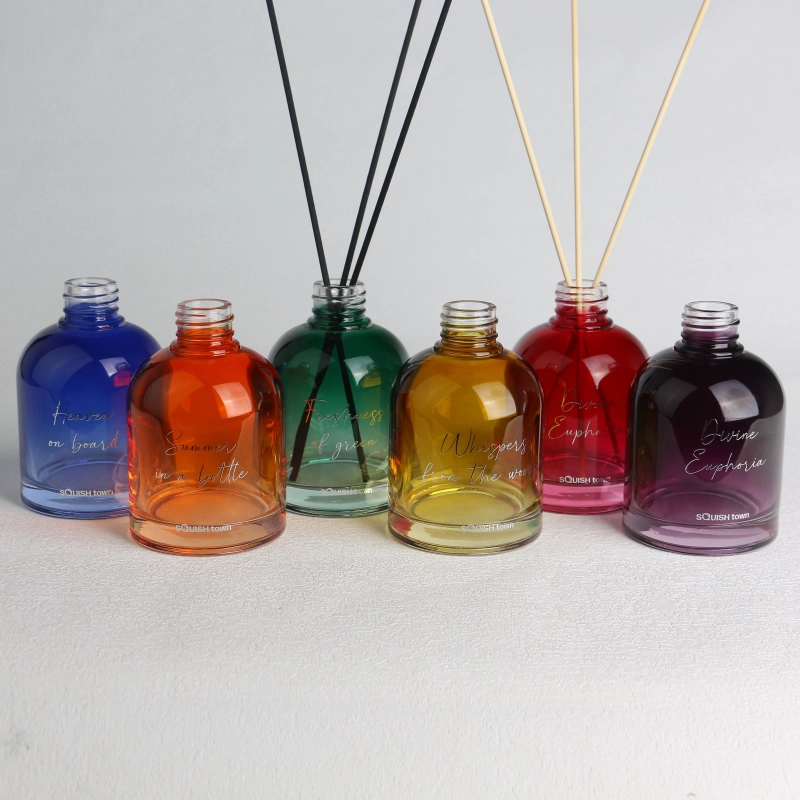 set di bottiglie colorate con diffusore di aromi a lamella