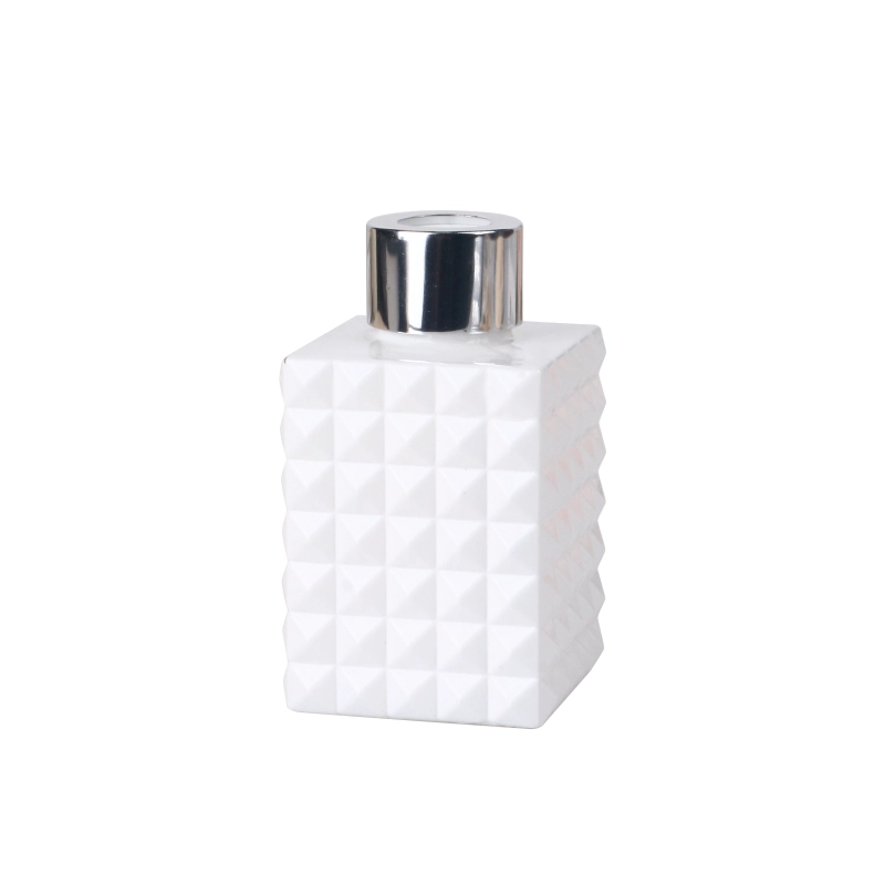 100ml 3.5オンス ジオカットスクエア不透明光沢のある白いガラスディフューザーボトル、蓋付き