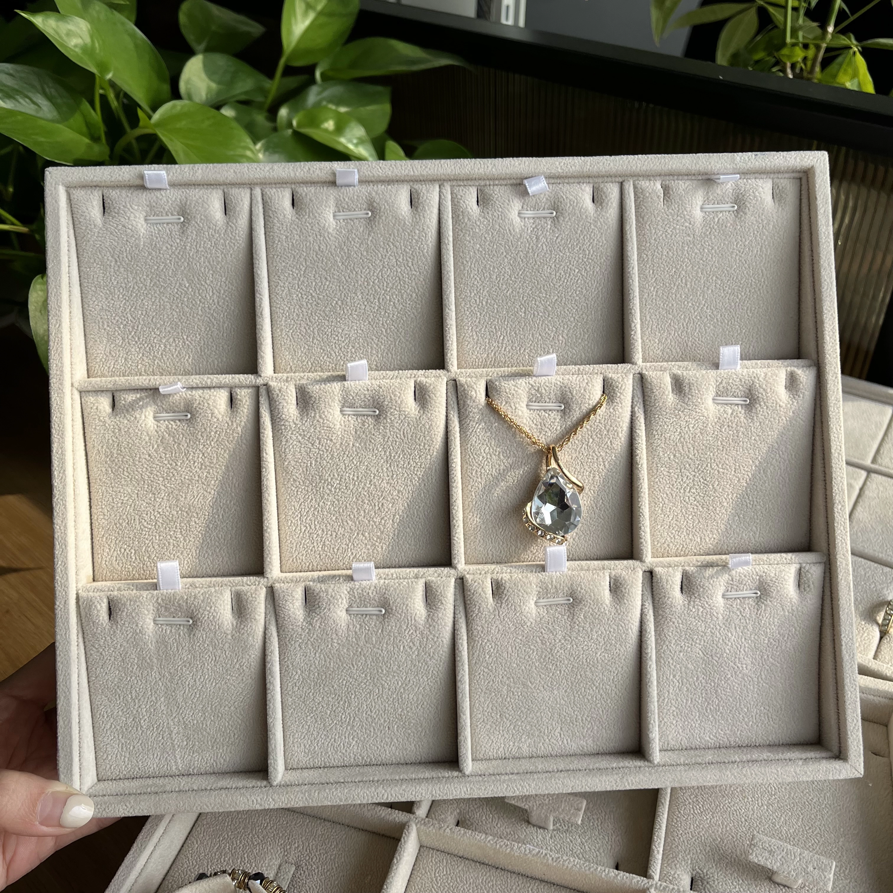 China velvet jewelry display tray stackable earring/pendant display tray movable pendant display pad manufacturer