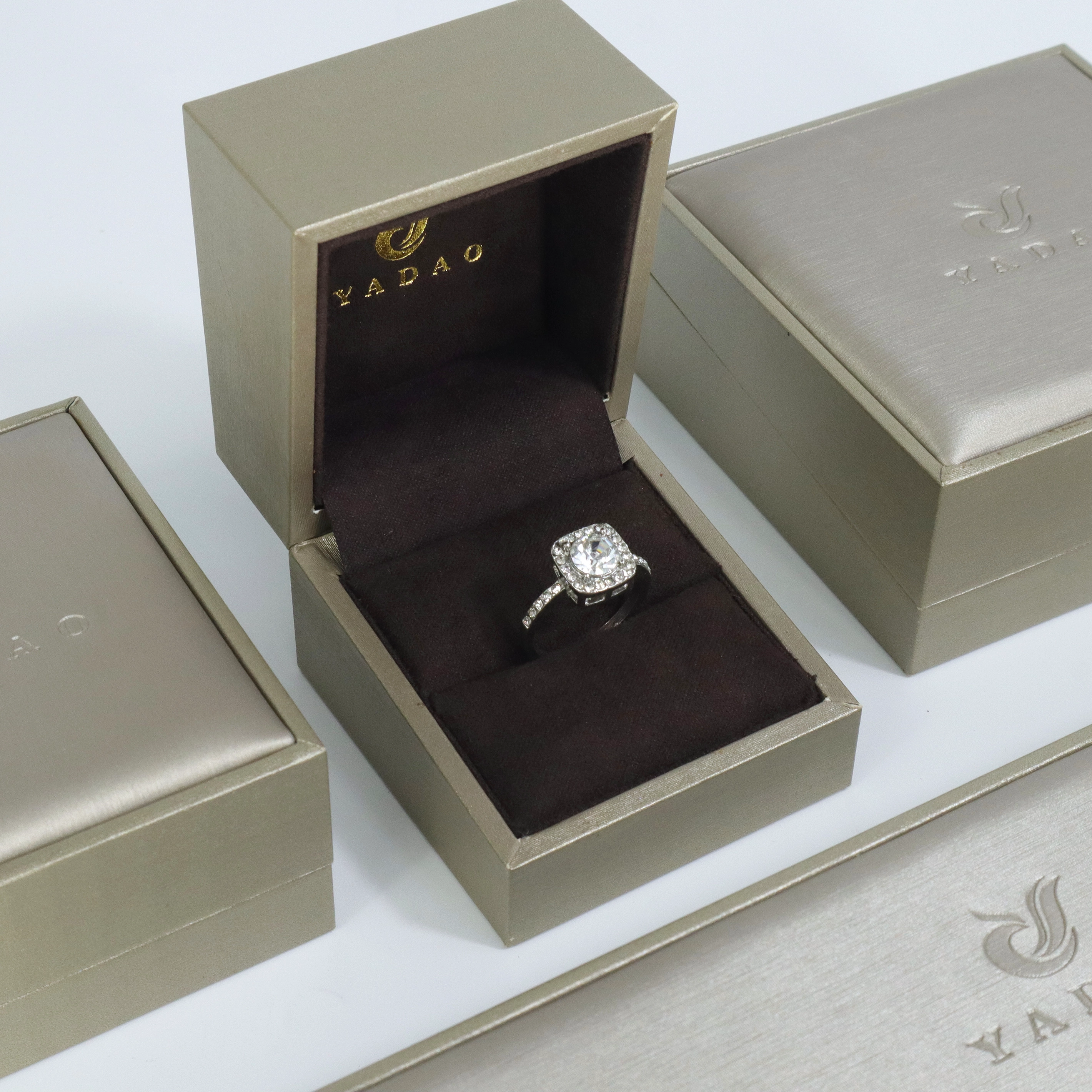 China Premium Bespoke Jewelry Brown PU Leather Flip Lid Plastic Box manufacturer