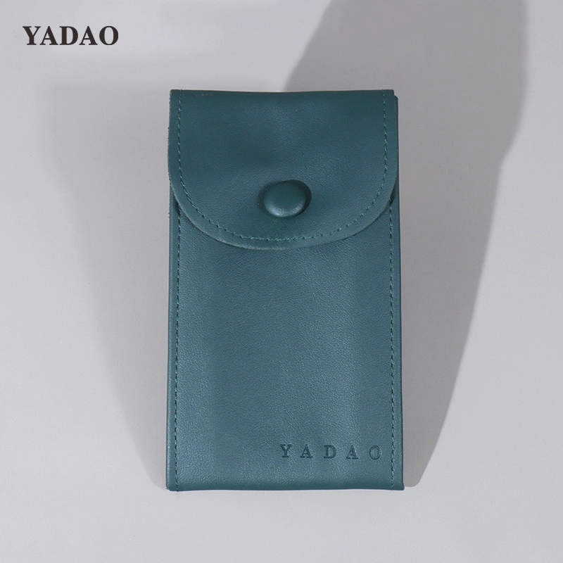bolsa de relógio com acabamento em verde diferente