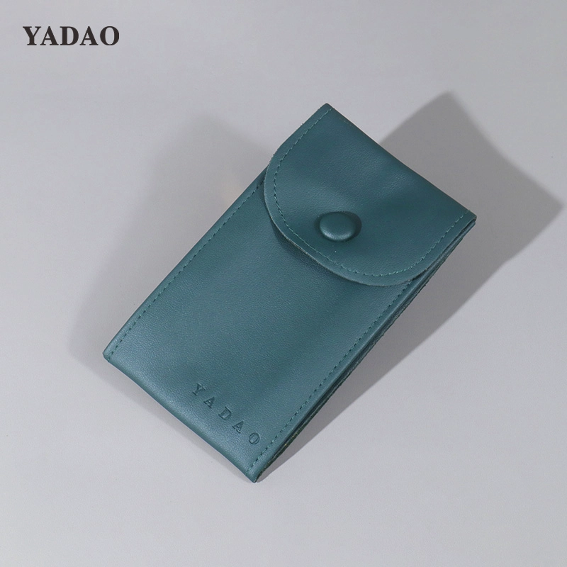 bolsa de relógio com acabamento em verde diferente
