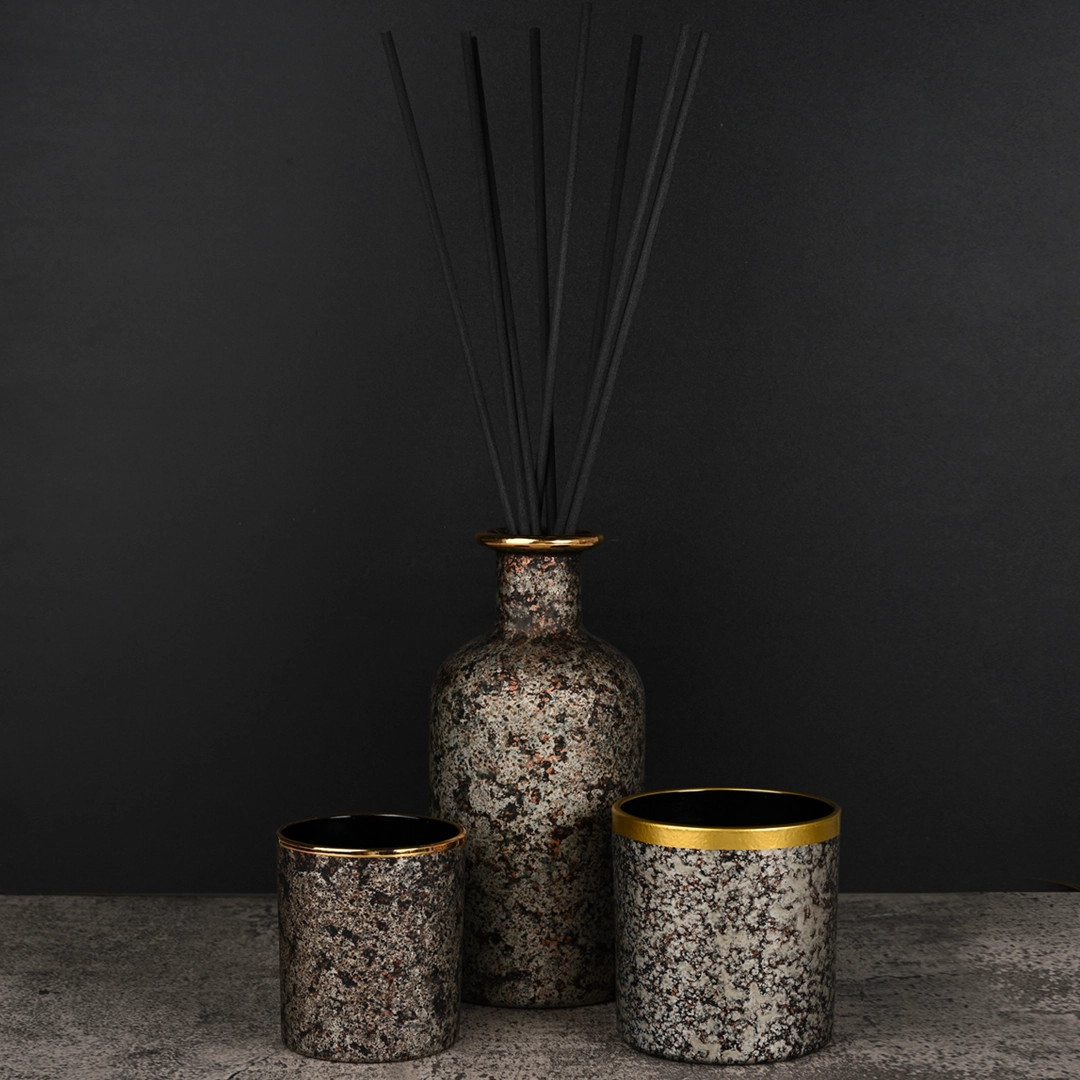 Wholesale premium scented candle containers with gold edging