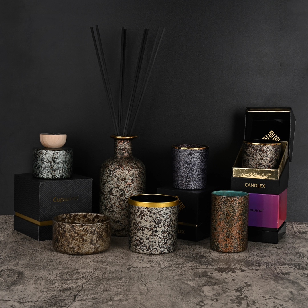 Wholesale premium scented candle containers with gold edging