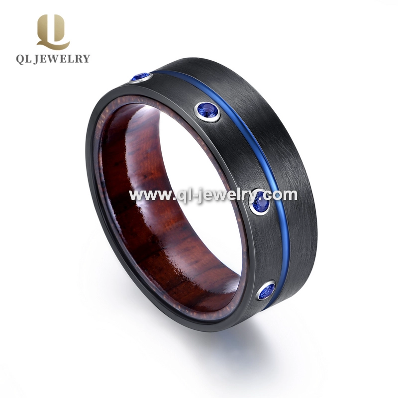 Erstaunliche 8mm äußere schwarze Zirkonium innere Holz Hochzeit Band mit 7 blauen CZ Steinen Schwarz Zirkonium Ring China Lieferant
