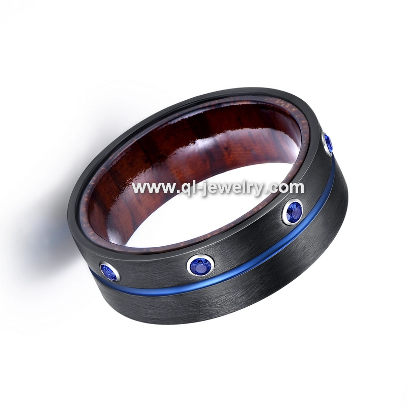Erstaunliche 8mm äußere schwarze Zirkonium innere Holz Hochzeit Band mit 7 blauen CZ Steinen Schwarz Zirkonium Ring China Lieferant
