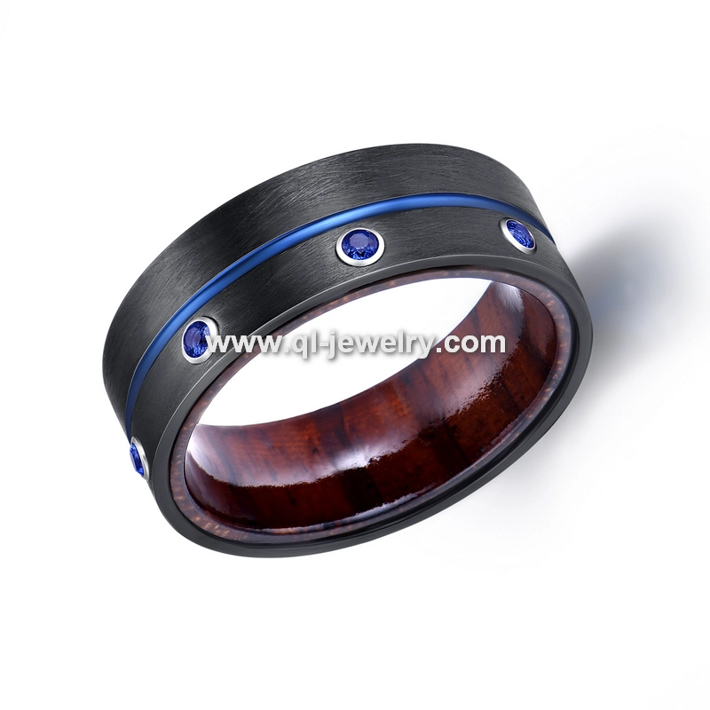 Erstaunliche 8mm äußere schwarze Zirkonium innere Holz Hochzeit Band mit 7 blauen CZ Steinen Schwarz Zirkonium Ring China Lieferant