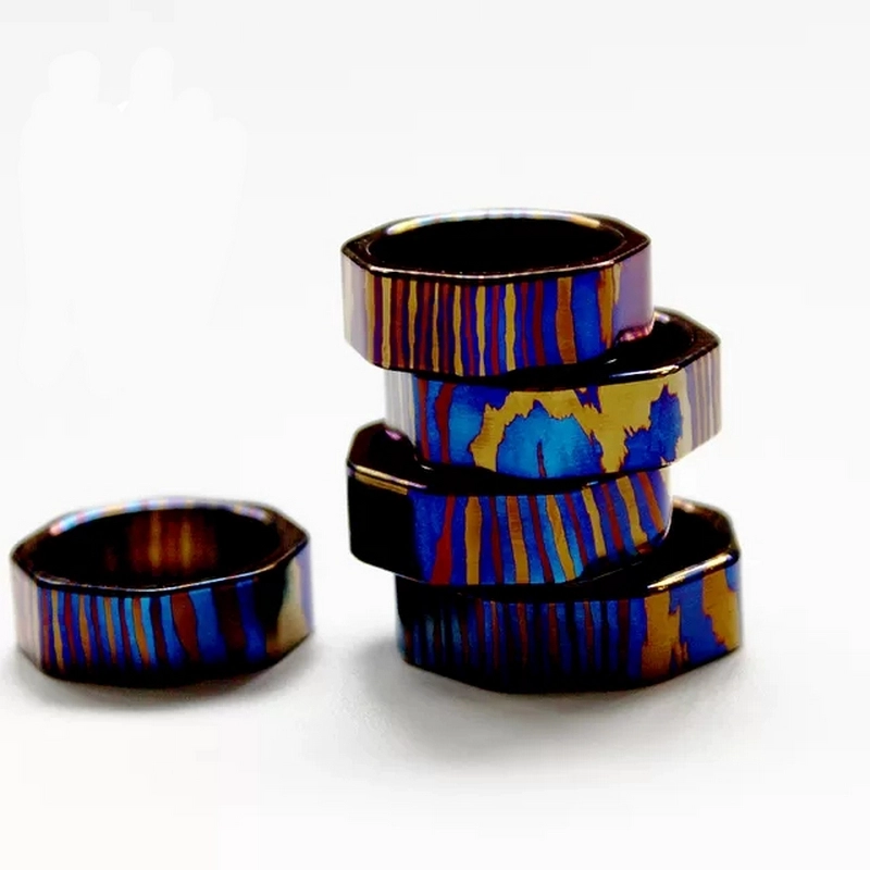 Tricolors incroyables 4mm Faceted Timascus Bande de mariage Zircoti Ring Chine Fournisseur