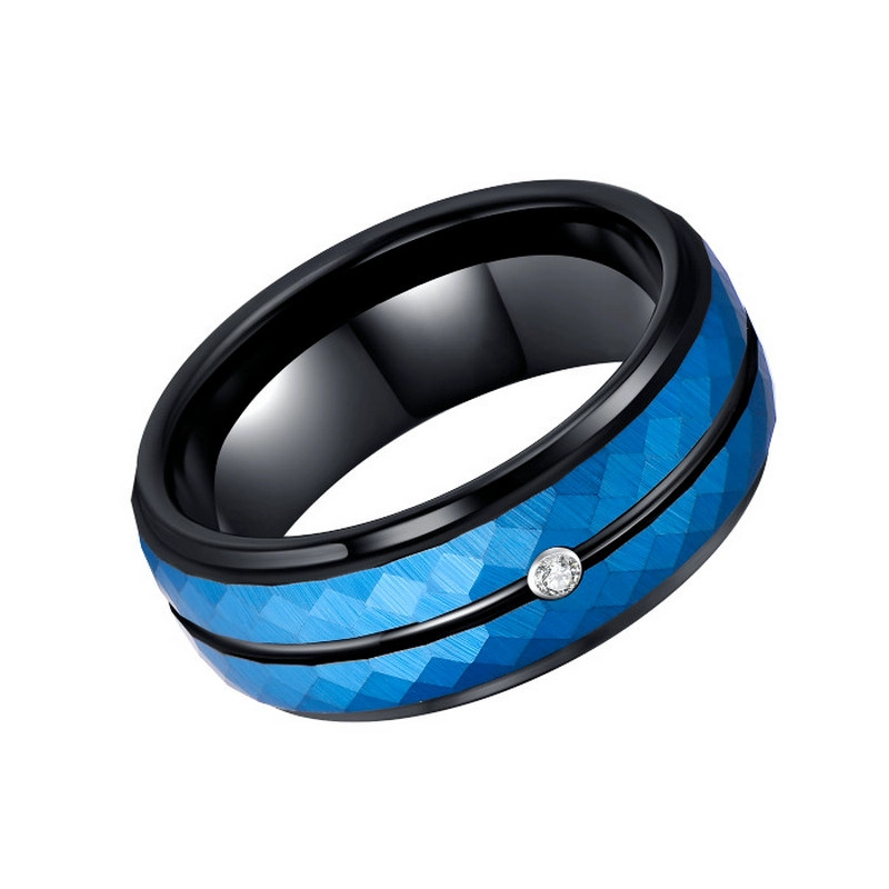 Bord de 8 mm martelé Bagues noires et bleues Bague en carbure de tungstène en tungstène avec CZ Stones