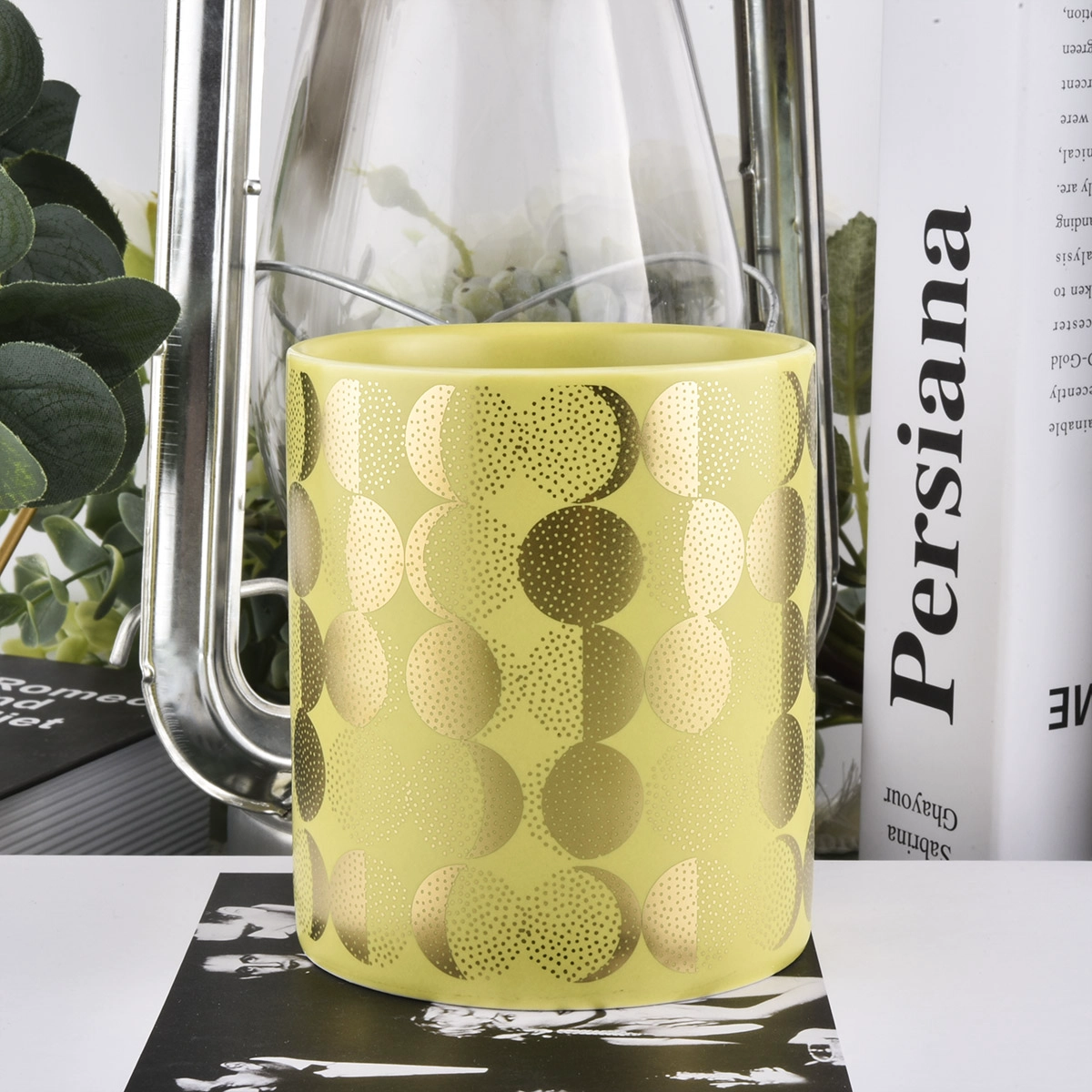 Wholesale Handwork Unique Ceramic Scented Candle Jars With Metal Lids 