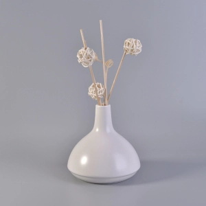 Ceramic oil diffuser bottles