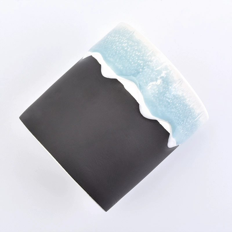 Flowing sand effect ceramic candle holder with lid 