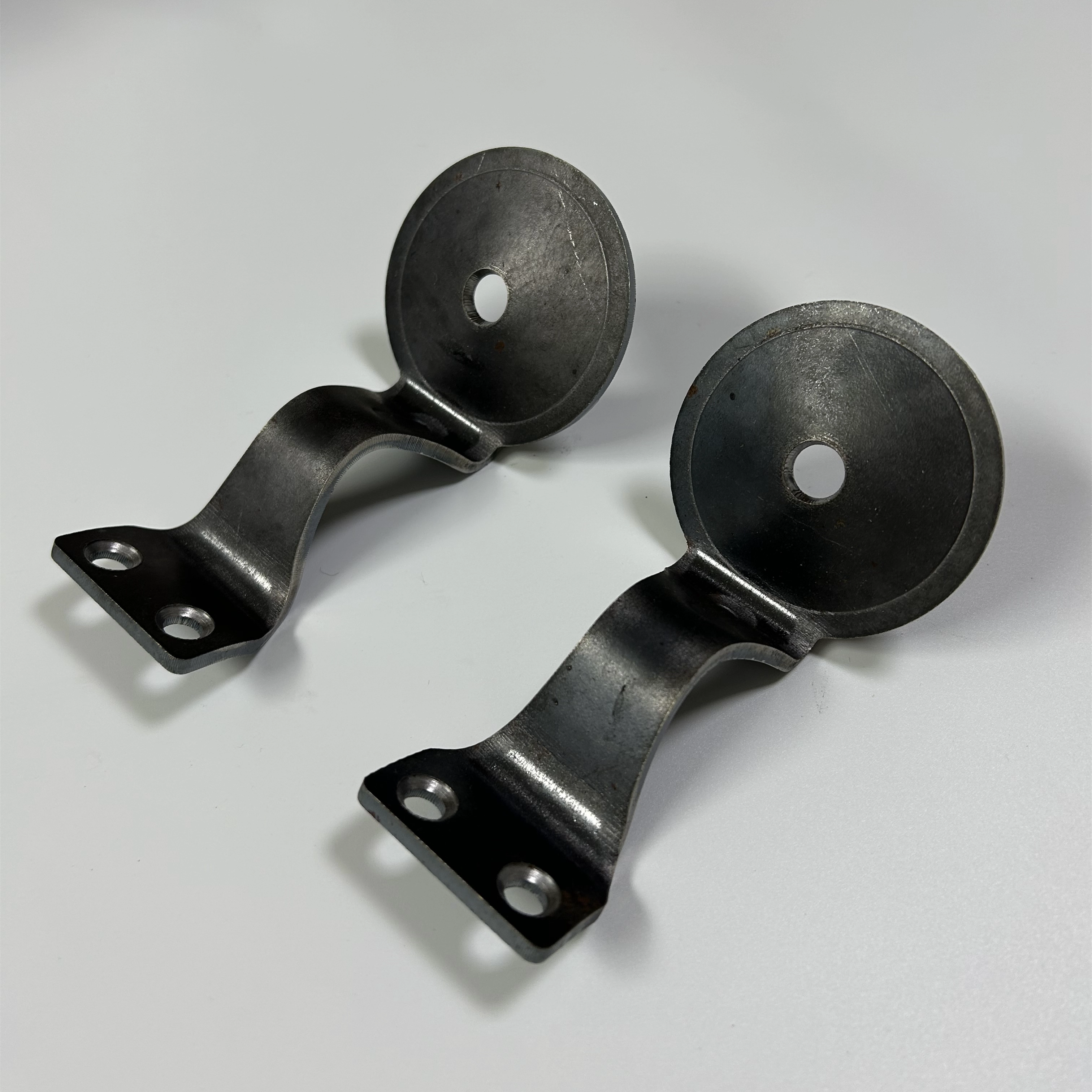 Kebil Stamping Steel Bracket الصلب المجلفن الثقيلة درج الجدار تصاعد الدرابزين قوس