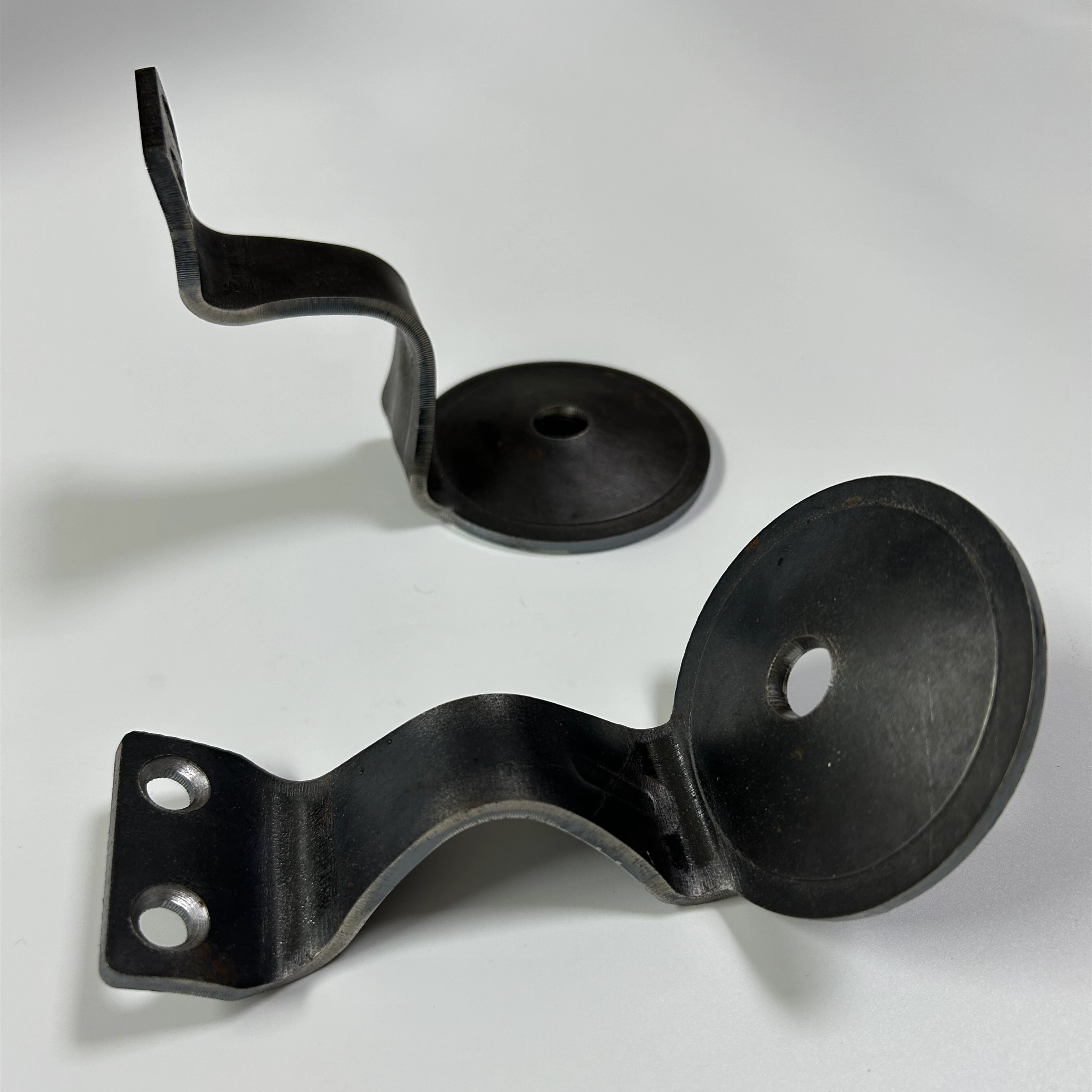 Kebil Stamping Steel Bracket الصلب المجلفن الثقيلة درج الجدار تصاعد الدرابزين قوس