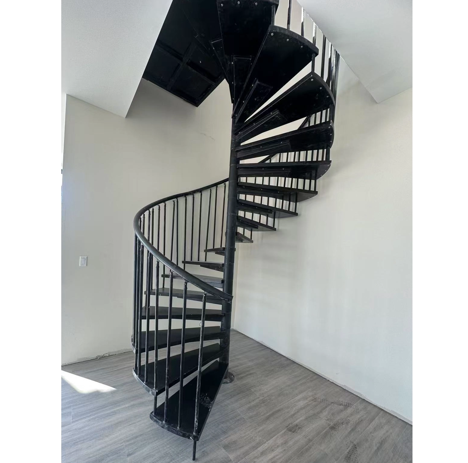 Prezzi a spirale di fabbrica Prezzi per le scale in metallo moderno esterno Design delle scale in ferro battuto