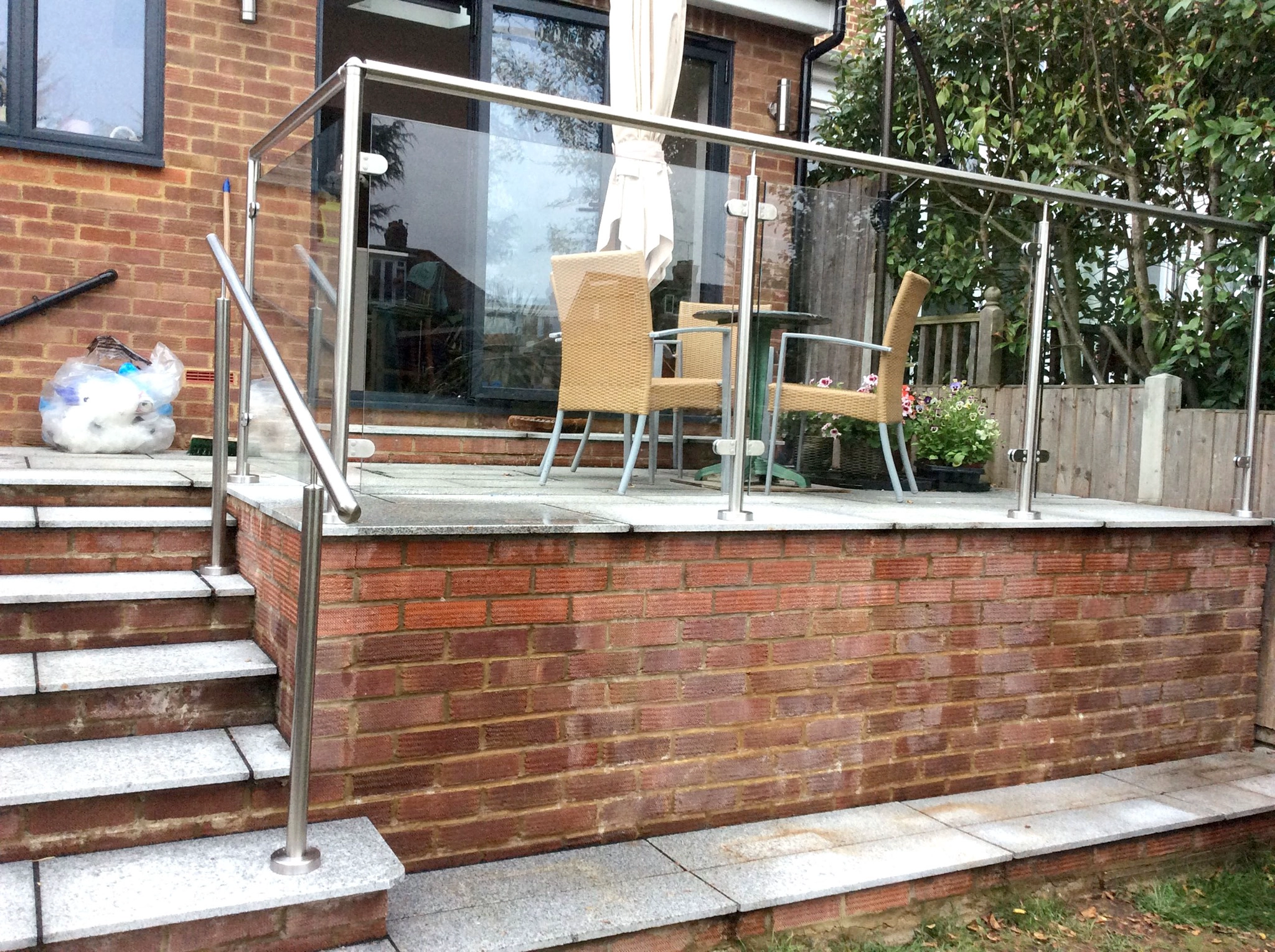Outdoor Glass Railing System China Factory, SS304 SS316 Deck Porch Balcony Glass Balustrade