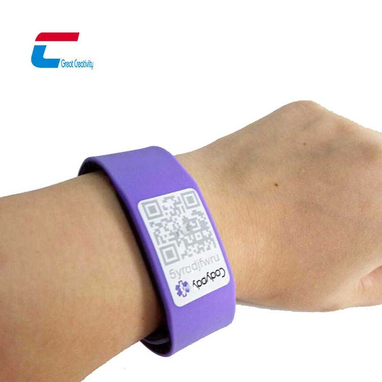 China Wiederbeschreibbares NTAG 216 NFC-Silikonarmband im Großhandel Hersteller