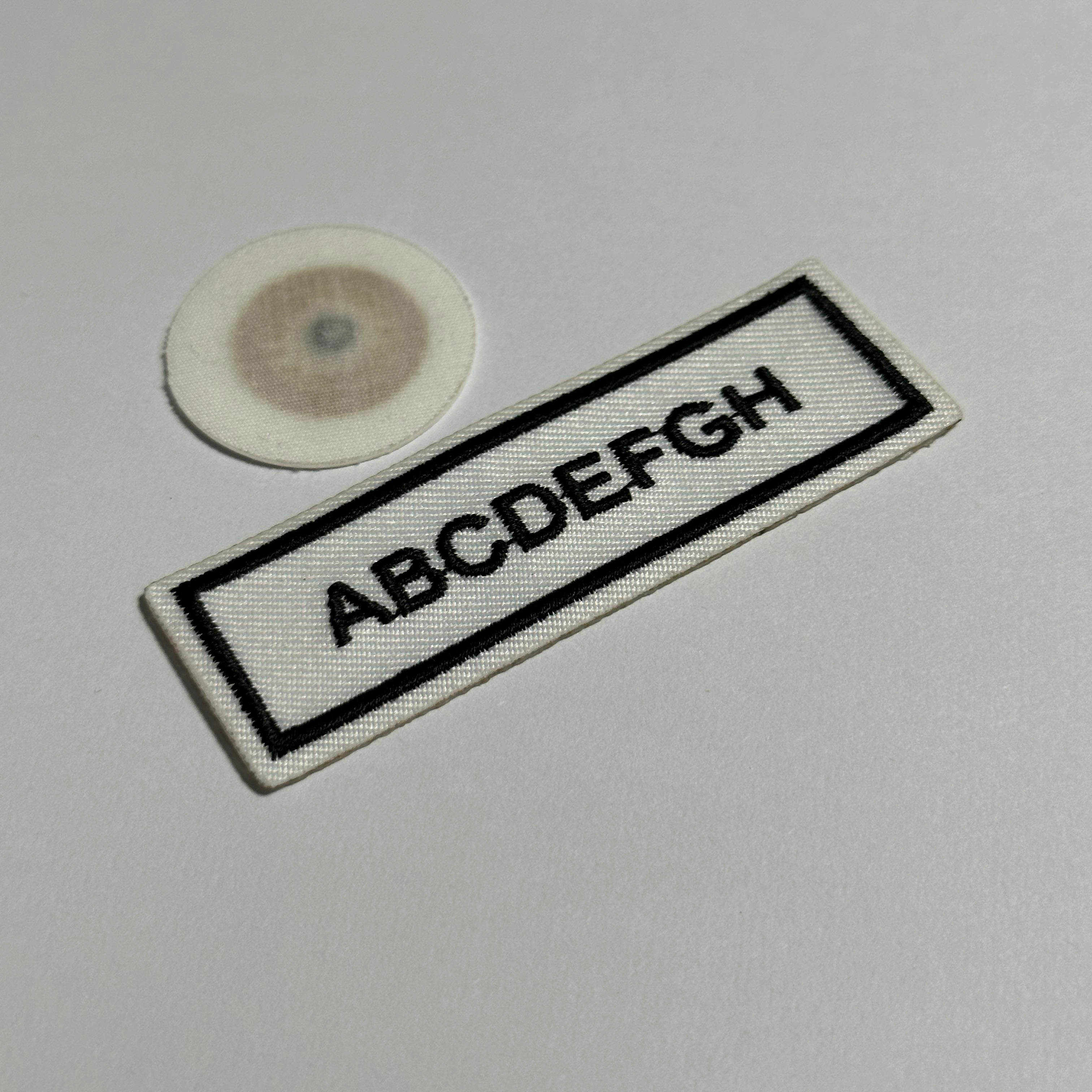 Chine Étiquette nfc tissée thermocollante pour vêtements NTAG213 Étiquette en tissu nfc lavable fabricant