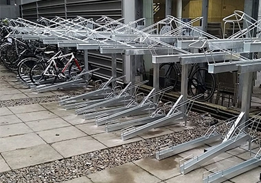 China Carregamento de bicicletário de dois níveis em dias de cão fabricante